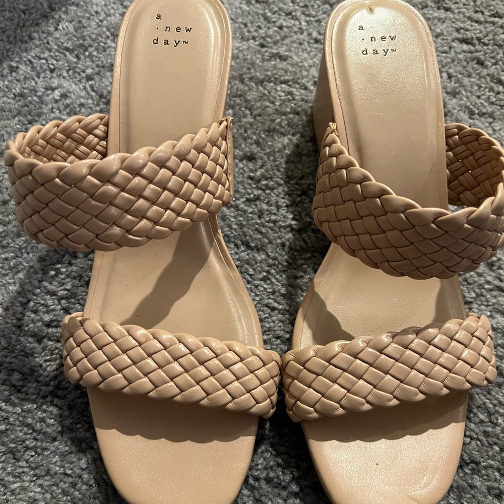 NWOT Nude Braided Dress Sandals Sz 11